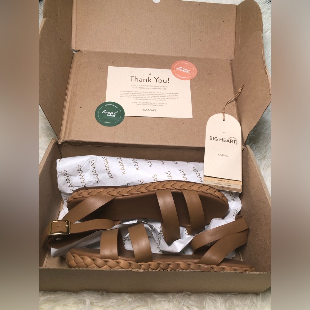 Kaanas Women Sandals Caramel NWT NWB SIZE 7 - Picture 2 of 14